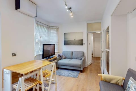 Stunning 2BDR with beautiful garden Apartment in London Borough of Southwark