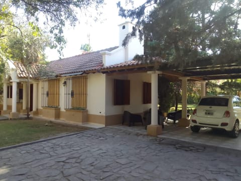 Casa Clara House in Luján de Cuyo