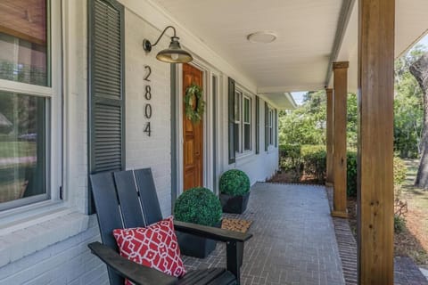 New Listing! Close Proximity to Downtown Beaufort and Parris Island Maison in Port Royal