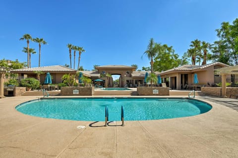 Scottsdale Condo with Fireplace and Community Pools! Condominio in Kierland