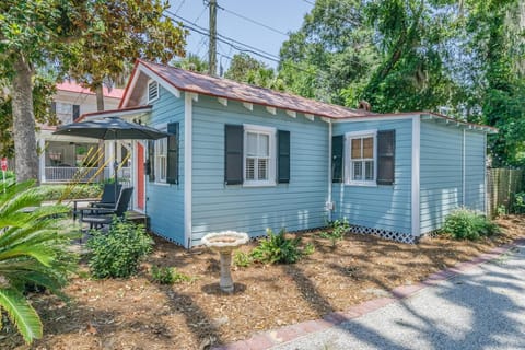 The Sandpiper Cottage - Just Steps From The Water House in Beaufort