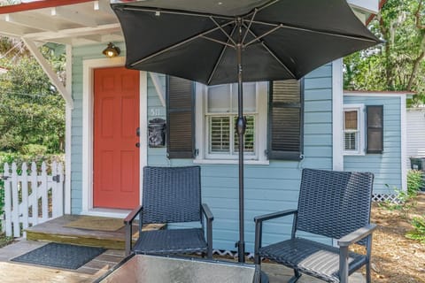 The Sandpiper Cottage - Just Steps From The Water House in Beaufort