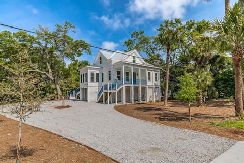 New Construction Just Listed May 2023! 6 bedroom home on Fripp Island House in Saint Helena Island