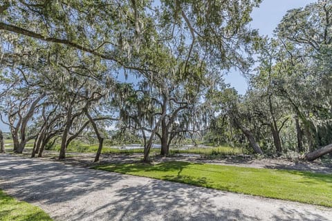 Newly Renovated LowCountry Cottage with Marsh Views - Sleeps 6 House in Beaufort