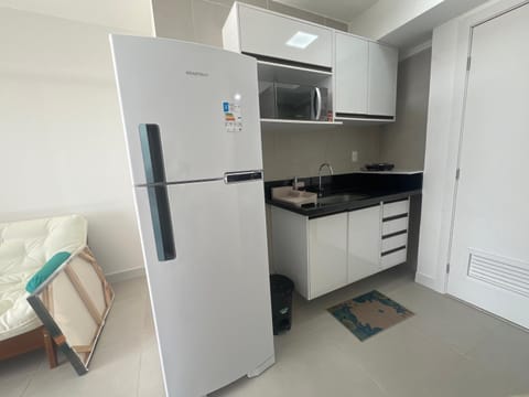 Kitchen or kitchenette, minibar, stove