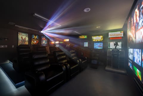 Avengers Campus: Heated Pool, Theater, Arcade+ Casa in Buena Park