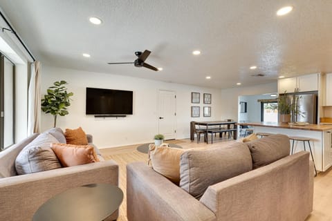 Pet-Friendly Arizona Home - Pool, Grill and Fire Pit Haus in Lake Havasu City