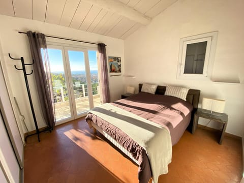 Bed, Natural landscape, Photo of the whole room, Bedroom, Sea view