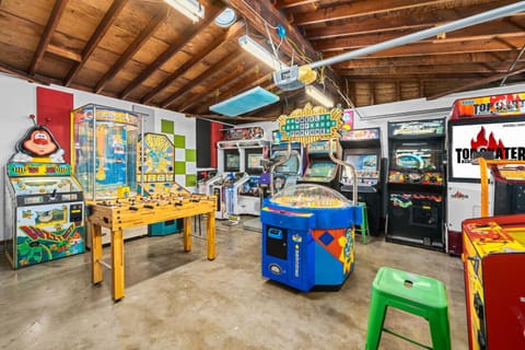 Arcade Dream: Free Arcade Games, Playground & More! House in Orange