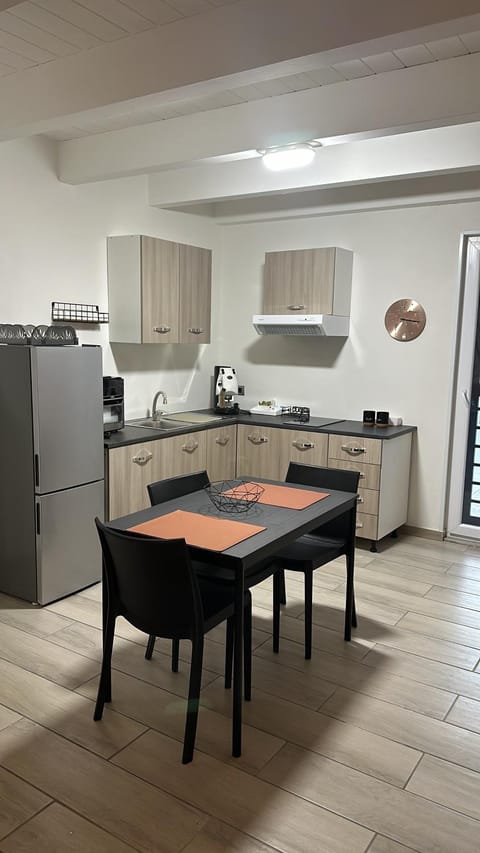 Kitchen or kitchenette, Dining area, pet friendly