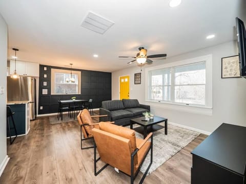 Newly renovated 3 bed/1 bath for visits to DC/UMD! Copropriété in Hyattsville