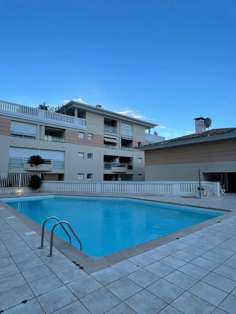 Appartement bord de mer avec piscine Apartment in Antibes