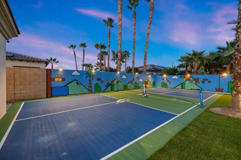 Super Mario Hideout: Desert Dream with Game Room & Pool Slide Maison in La Quinta