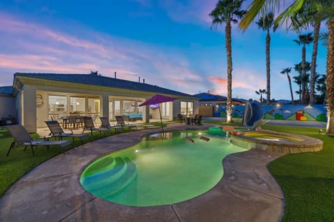 Super Mario Hideout: Desert Dream with Game Room & Pool Slide House in La Quinta