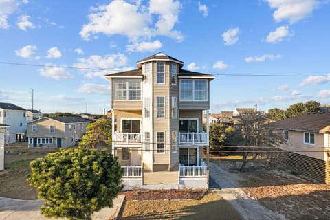 5310 - Wright by the Beach by Resort Realty House in Kill Devil Hills