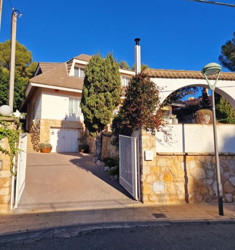 Property building, Day, Street view