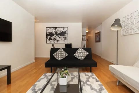 2Bed Bliss by Central Park North Apartment in Harlem