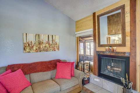 Charming Brian Head Condo Rental with Ski Shuttle! Apartment in Brian Head