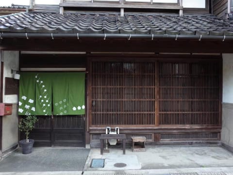 （一棟貸切）町家体験ゲストハウス「ほんまちの家」〜高岡市の伝統的な古民家～ Condo in Ishikawa Prefecture
