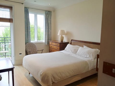 Luxury apartment, Pool, Gym, Parking London Kew Richmond Apartment in Richmond