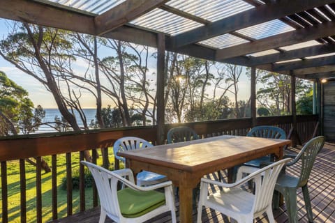 Natural landscape, View (from property/room), Balcony/Terrace, Dining area, Beach, Sea view