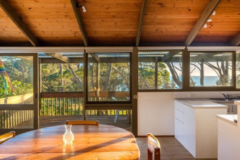 View (from property/room), Balcony/Terrace, Dining area