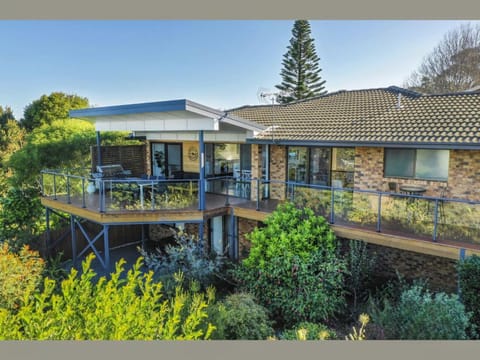 Property building, Garden, Balcony/Terrace