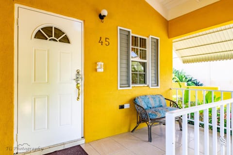 Ocho Rios Emerald 2 Bed 10 mins ocho Rios 24hrs Hot Water Wi fi House in Jamaica