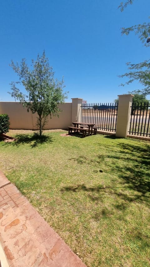 Garden, View (from property/room), Balcony/Terrace