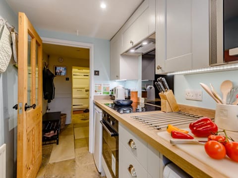 4 Bed in Isle of Purbeck 78042 House in Corfe Castle