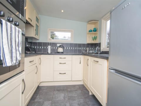 2 Bed in Corfe Castle DC050 House in Corfe Castle