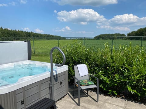 Garden, Hot Tub