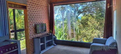 Communal lounge/ TV room, Spring, Day, Natural landscape, Garden, TV and multimedia, View (from property/room), Living room, Seating area, Garden view