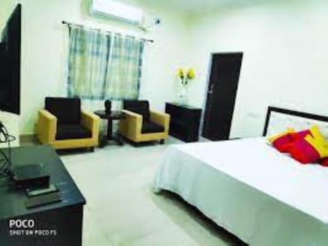 Bed, TV and multimedia, Photo of the whole room, Bedroom, air conditioner