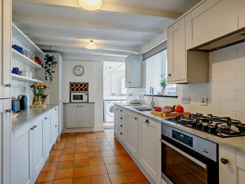 4 Bed in Bude CRESC House in Bude