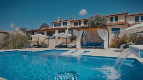 Day, Swimming pool