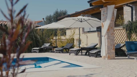 Day, Swimming pool