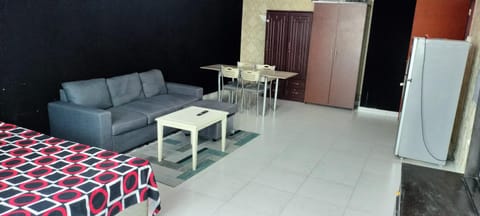 Private Room with Separate Bathroom and balcony Alquiler vacacional in Ajman