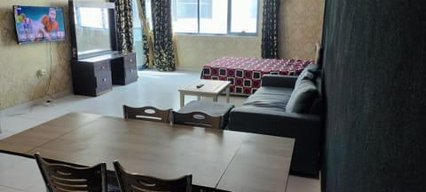 Private Room with Separate Bathroom and balcony Urlaubsunterkunft in Ajman