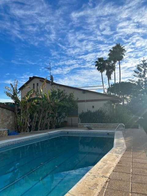 Property building, Day, Pool view, Swimming pool