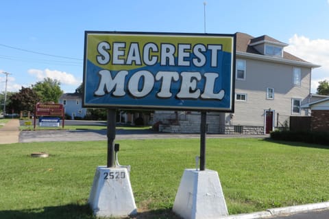 Seacrest Motel Motel in Sandusky