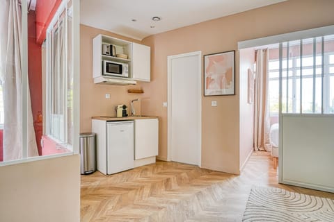 Kitchen or kitchenette, Photo of the whole room, Bedroom