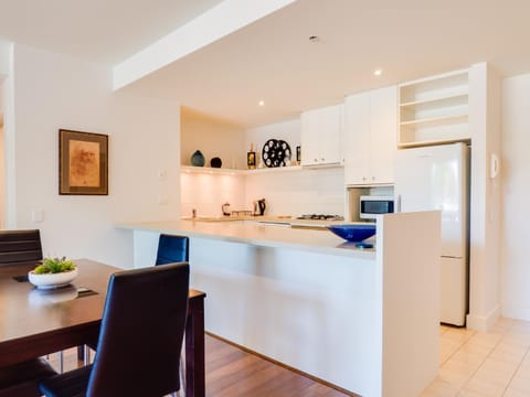 Waterfront (Yarra St) by Gold Star Stays Condo in Geelong