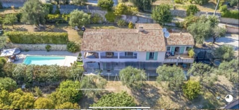 Property building, Bird's eye view, Swimming pool