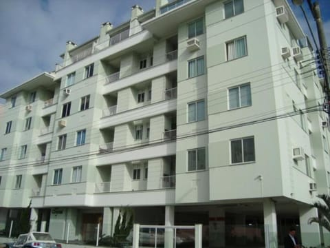 Apto de dois quartos com uma suíte Apartment in São José