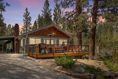 Snowcrest Lodge in Exclusive Fox Farm House in Big Bear