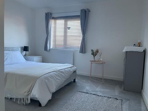 2 Bedroom House with Garden In Walsall Apartment in Walsall