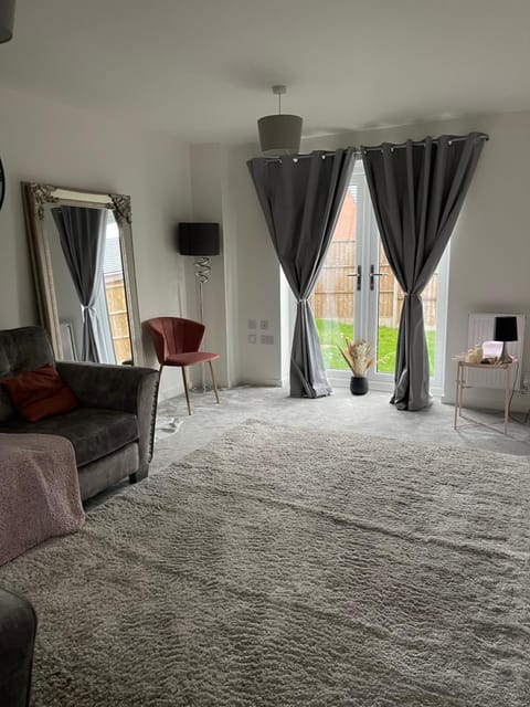 Walsall New Large House with Garden Condo in Walsall