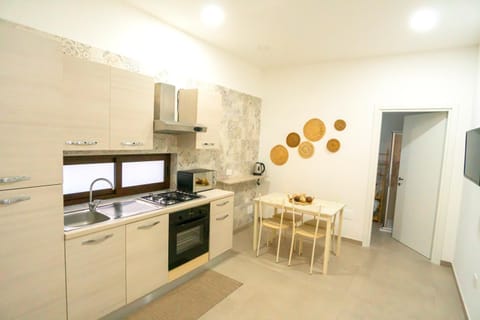 Kitchen or kitchenette, Dining area, minibar, oven, pet friendly, stove, Internal: Not applicable to any particular room