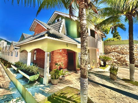 Property building, Facade/entrance, Day, Garden, Garden view